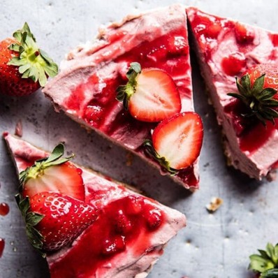 Make your own delicious and beautiful strawberry cheesecake at home